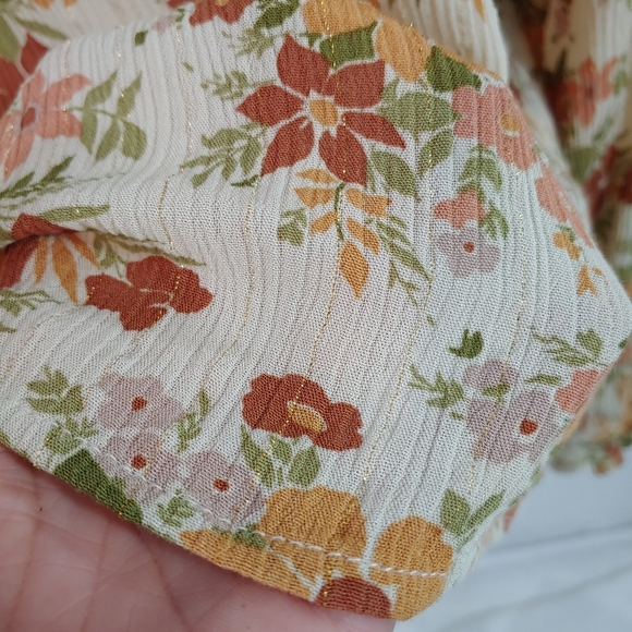 CUPCAKES AND CASHMERE FLORAL PULLOVER TOP (154) - Picture 12 of 16